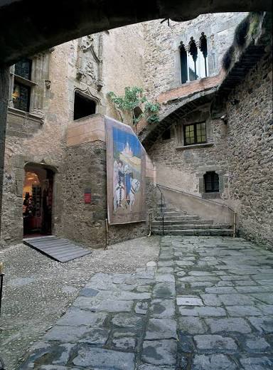 Dalí, Púbol & Medieval Villages